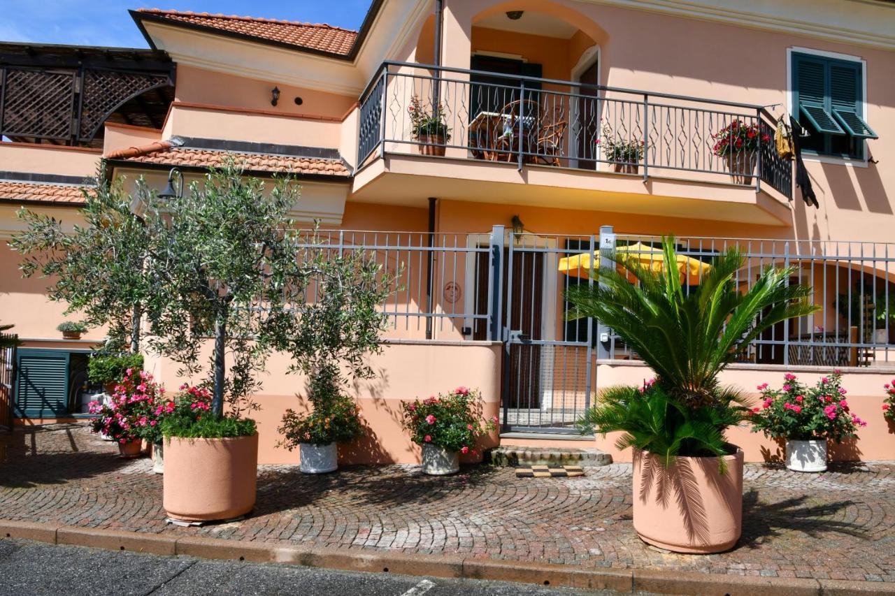 Gli Angeli Agriturismo Villa Cisano sul Neva Exterior foto